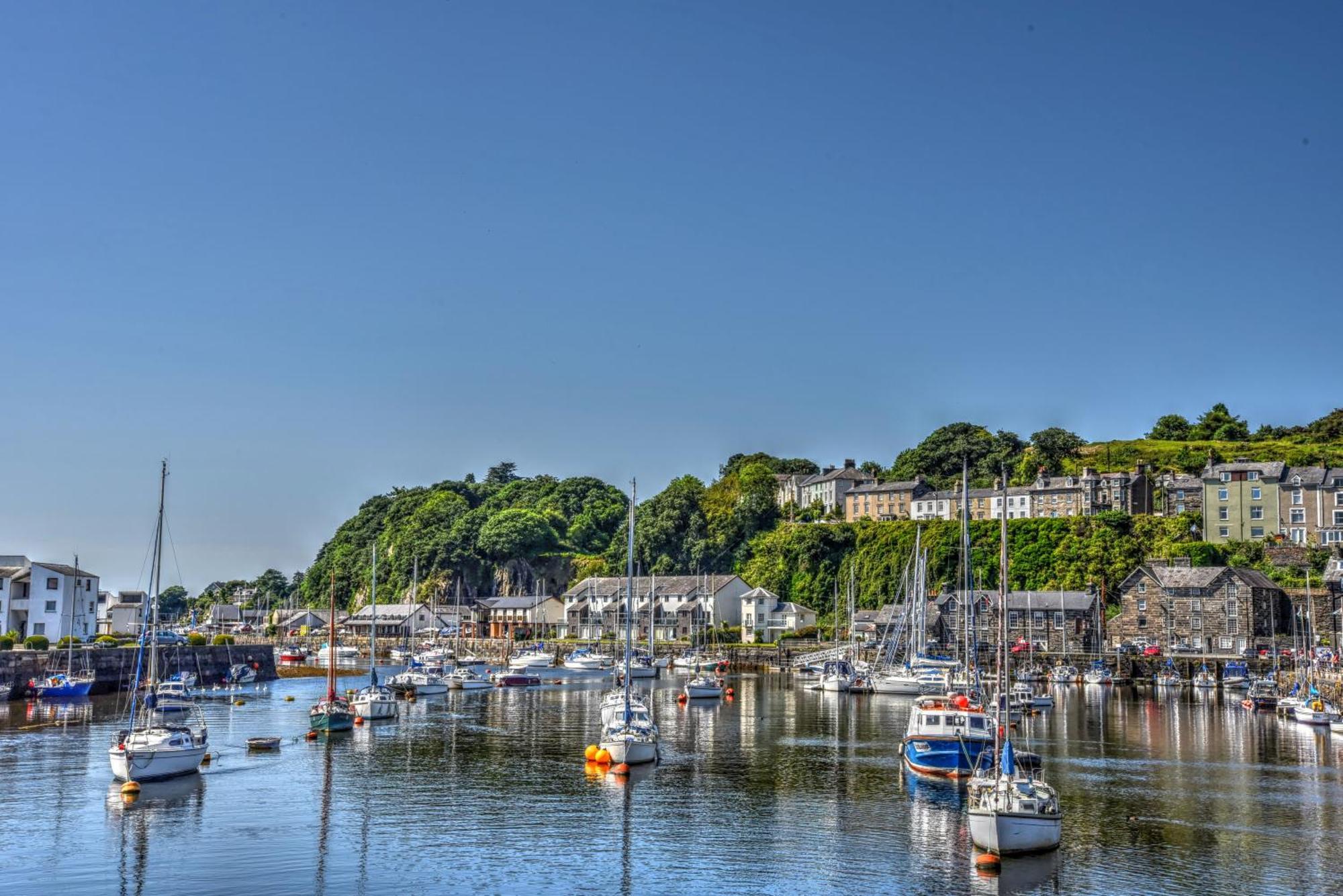 Porthmadog, Sleeps 11, 5 Bedrooms, 5 Bathrooms, Mountain Views エクステリア 写真
