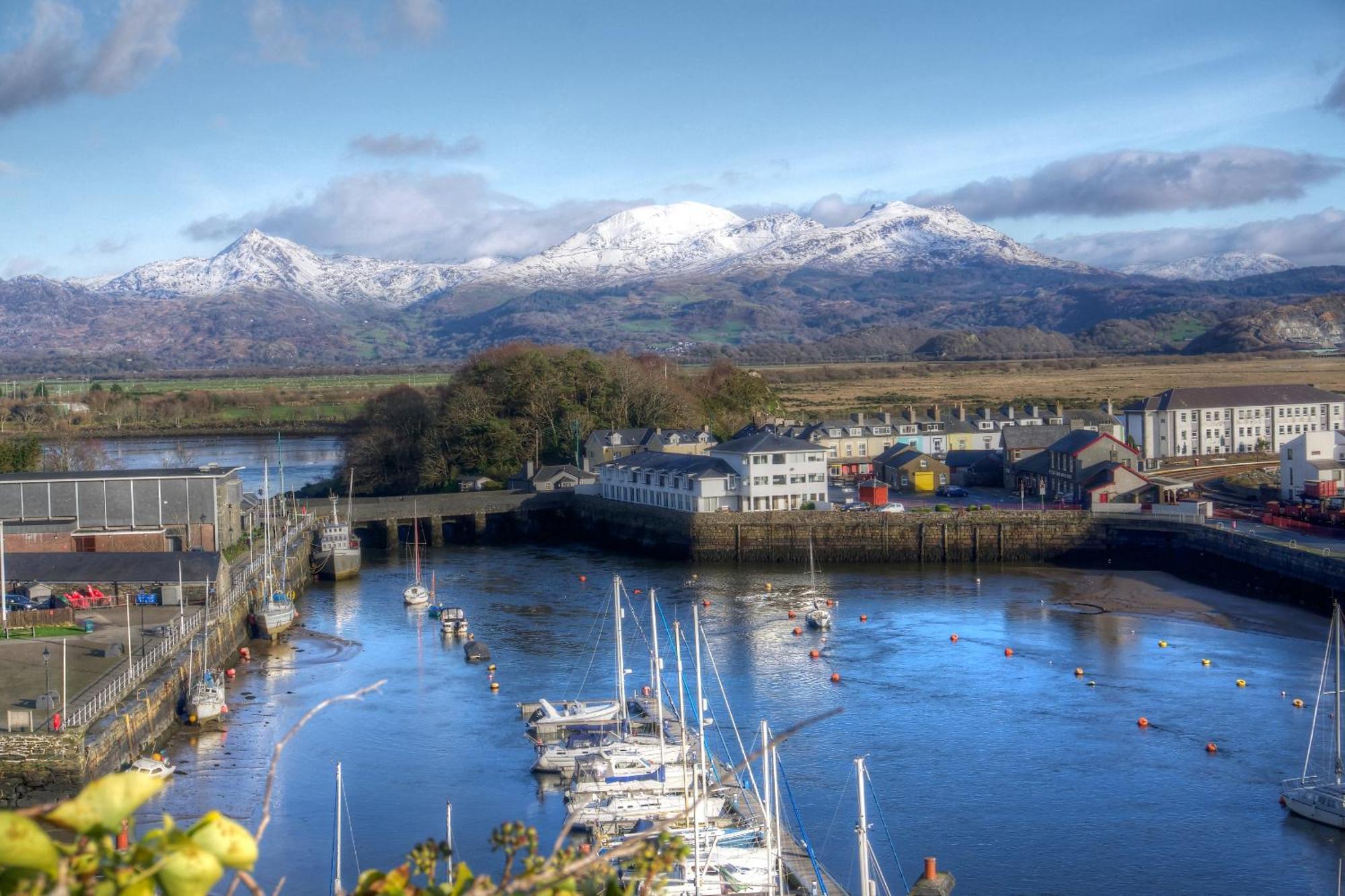 Porthmadog, Sleeps 11, 5 Bedrooms, 5 Bathrooms, Mountain Views エクステリア 写真