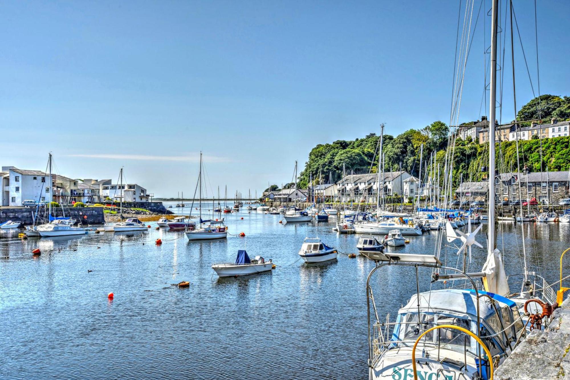 Porthmadog, Sleeps 11, 5 Bedrooms, 5 Bathrooms, Mountain Views エクステリア 写真